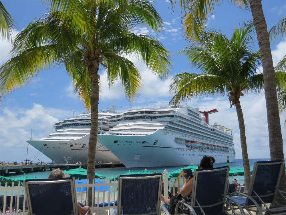 Zwei Carnival-Schiffe auf den Bahamas - Bildquelle: Pixabay