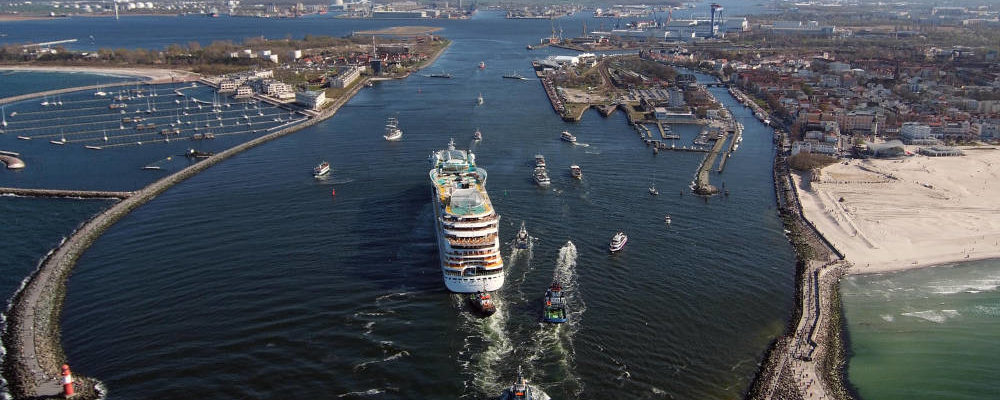 Hafeneinlauf Warnemünde - Bildquelle: AIDA Cruises