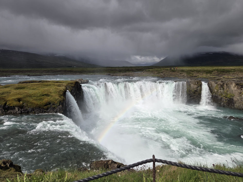 Reisebericht: Island – eine Reise auf der Insel der kühlen Schönheit 7 Kathrin Island Godafoss