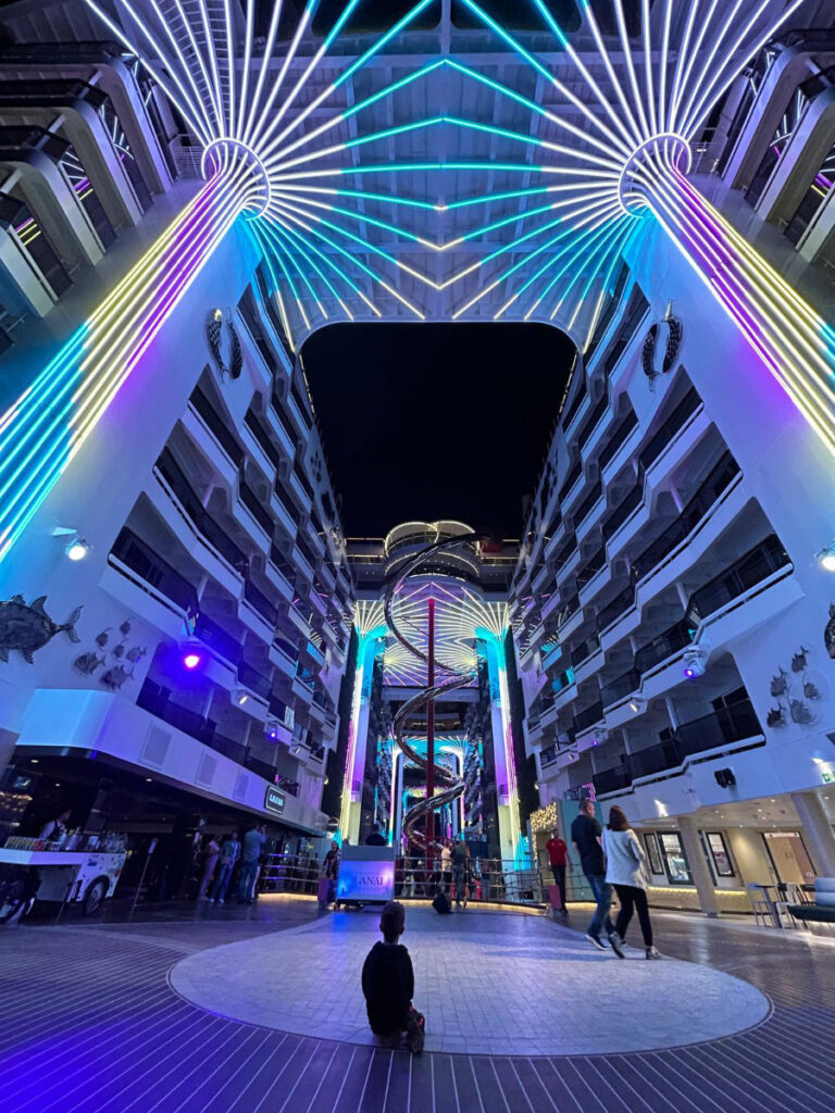 MSC World Asia: Die Kunst der Kreuzfahrt - Preise, Routen, Termine 2026/27 2 MSC World Promenade - Bildquelle: Kathrin (Cruisify)