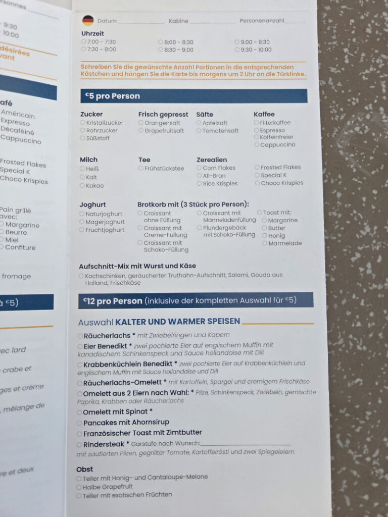 Fruehstuecksauswahl auf der Kabine