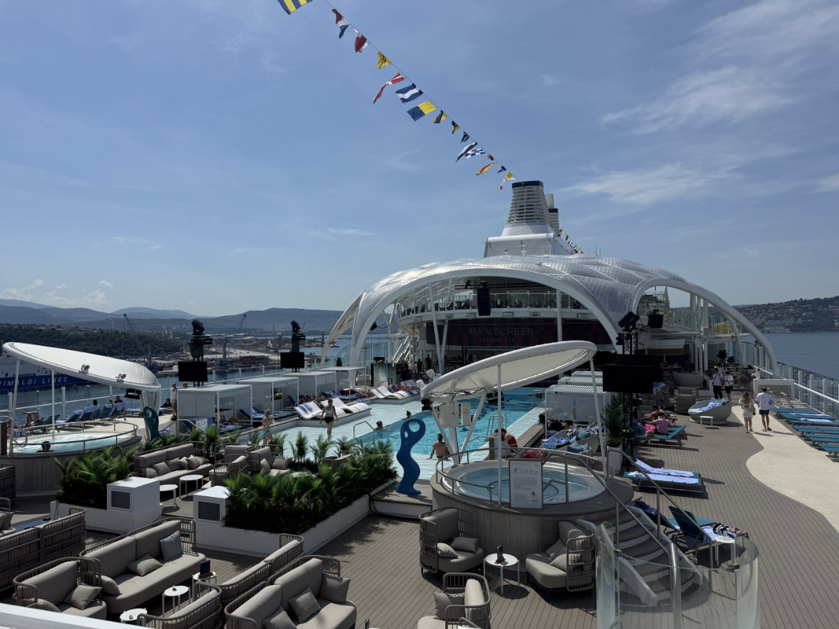 Mein Schiff Flow - Pooldeck